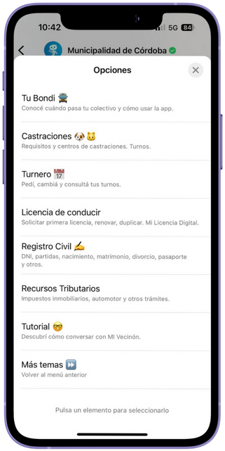 Equipo de atención al ciudadano de la municipalidad de córdoba gestionando consultas a través de whatsapp