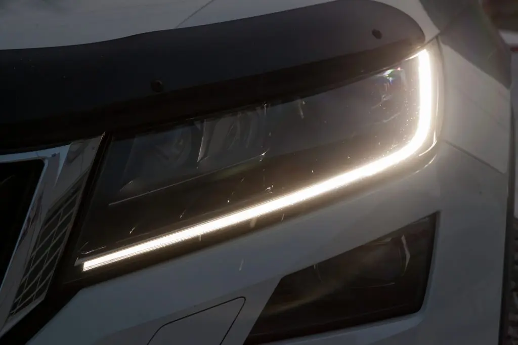 Luces drl led encendidas en vehículo según nueva ley de tránsito córdoba 11096
