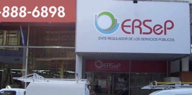 Un edificio con un cartel que pone ERSEP, donde los particulares pueden acudir a reclamar cortes de luz.