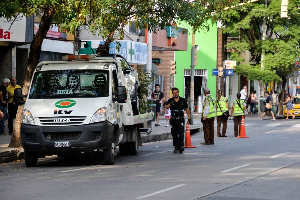 Control de ITV de la Municipalidad de Córdoba con agentes de la Policía de Tránsito Municipal.