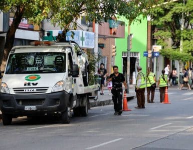 Control de ITV de la Municipalidad de Córdoba con agentes de la Policía de Tránsito Municipal.